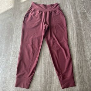 MOVING SALE 📦 Old Navy Active Salutation Style Pants Ankle Yoga Pants Medium